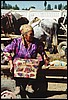 markt in Karakol, Kirgizië , zondag 20 augustus 2000
